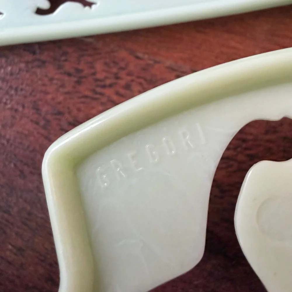 Cottage core Mint Green Duck Motif Plastic Hangers Set‎ of 5 Made in USA Retro